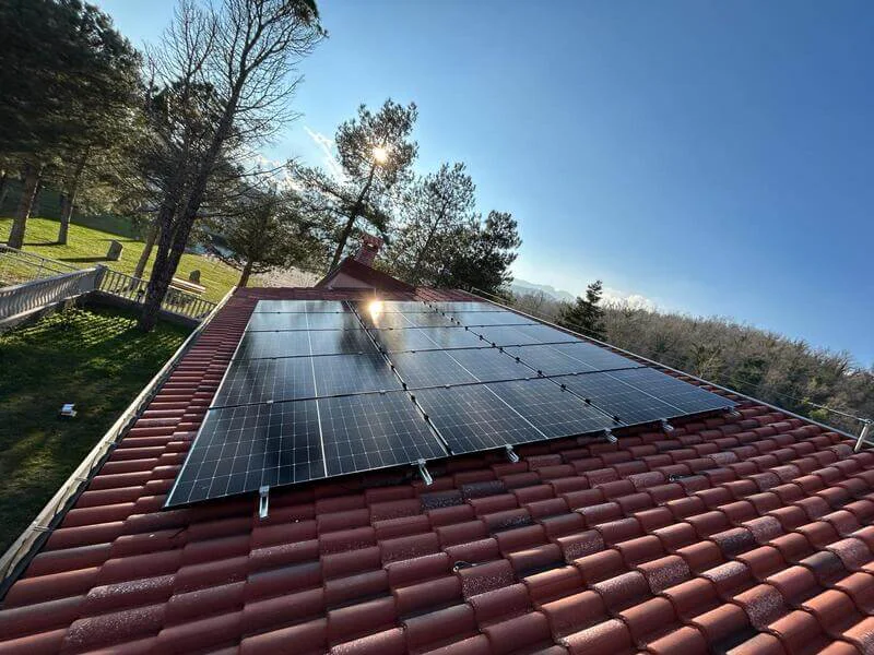 Impianto Rossodisera installato su copertura