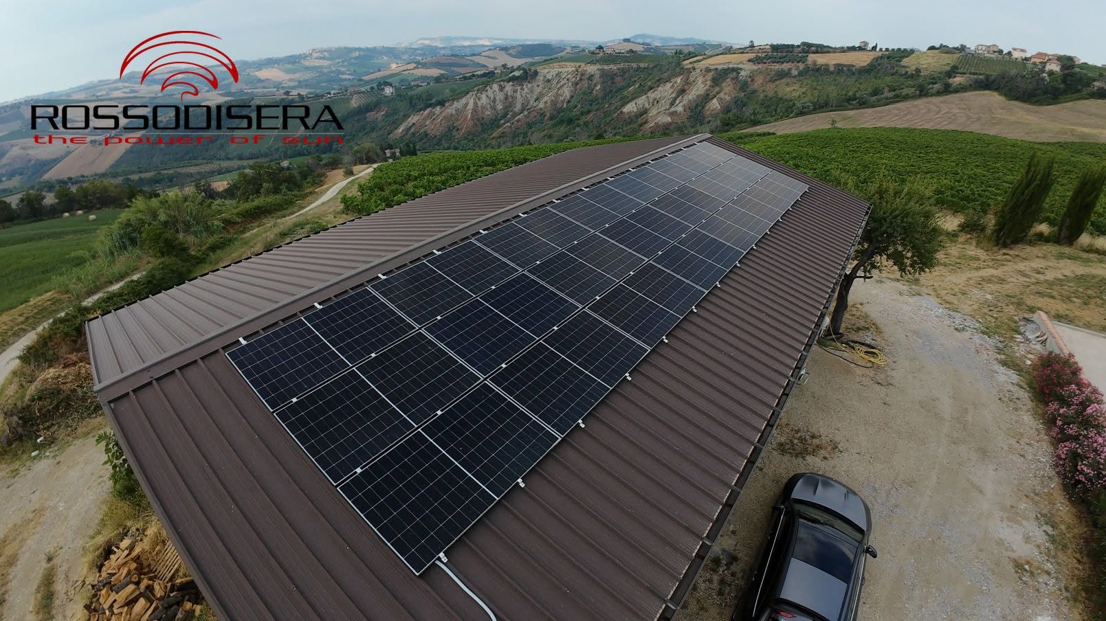 Impianto fotovoltaico Rossodisera su una copertura commerciale